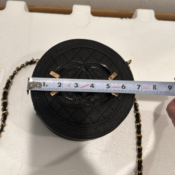 Chanel Filigree Round Clutch with Chain Quilted Caviar Mini - Picture 13 of 16